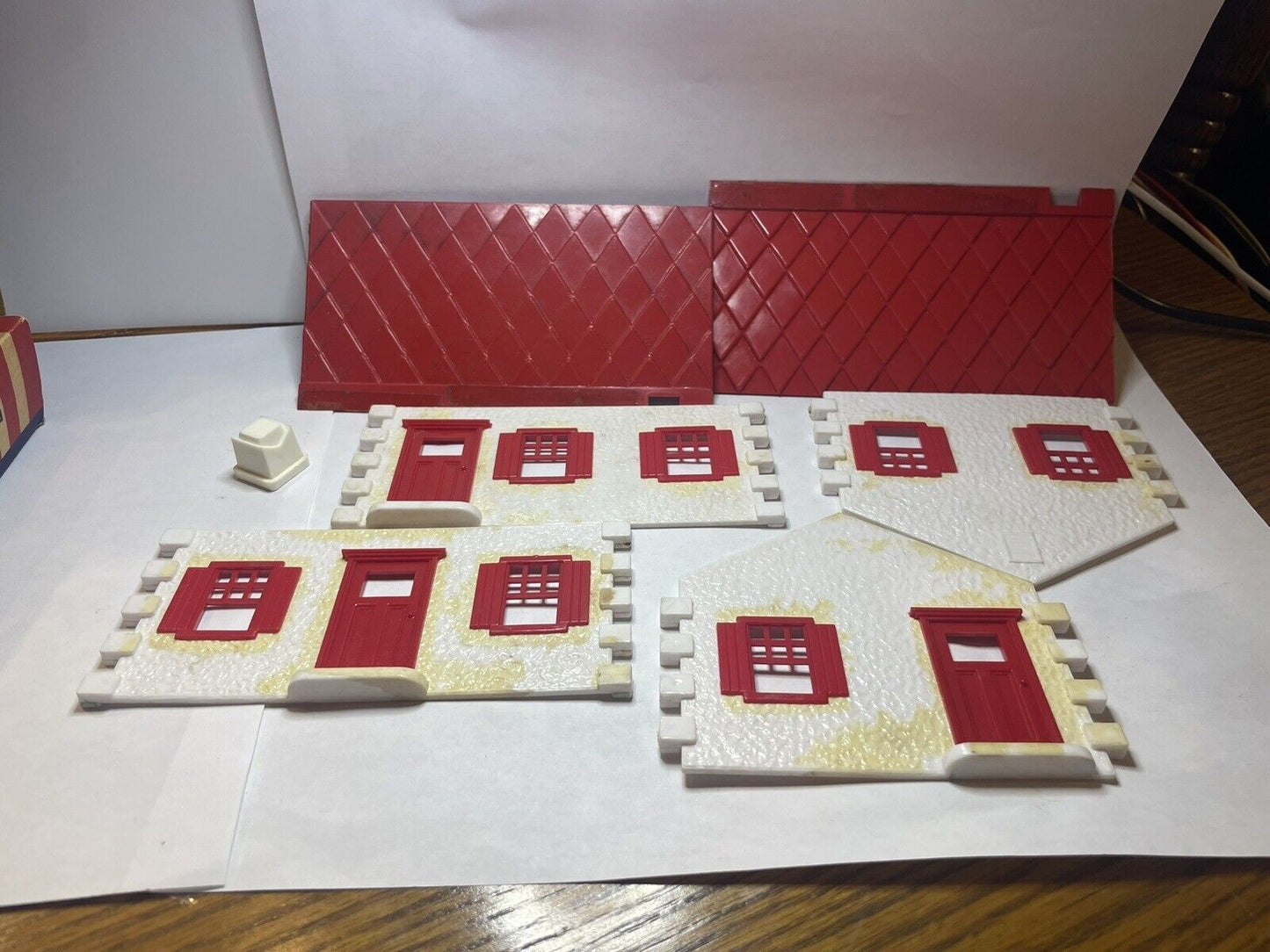 Bachmann Build A House Red Plastic Kit 1950's