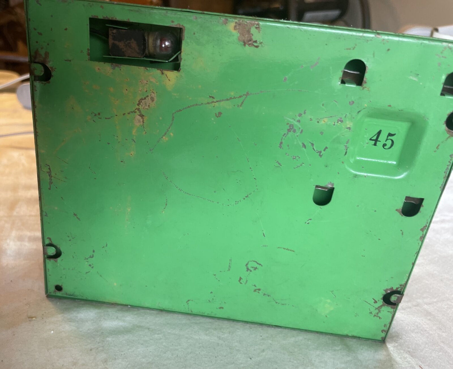 π Vintage Lionel 45N Gateman. C-5 Good Condition. Gold Crossing Sign. TESTED!!