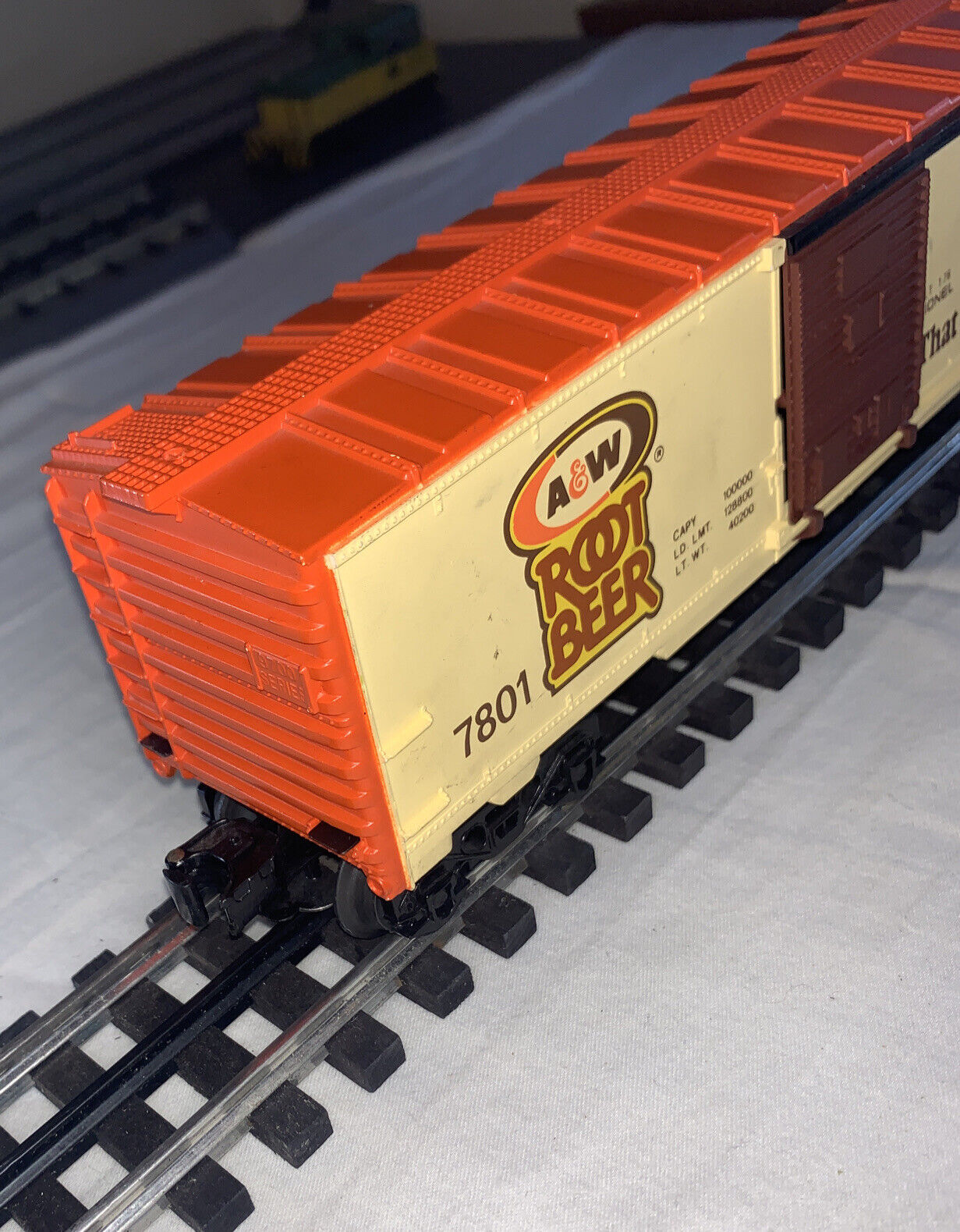 🚂 Lionel 7801 A&W Root Beer Boxcar. Orange/Cream colored C-6 Very Good. TESTED!