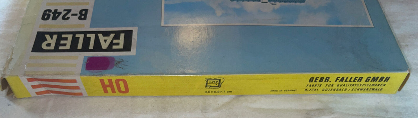 🚂 HO Scale Faller B-249 Suburban Chalet. New In Original Box!!
