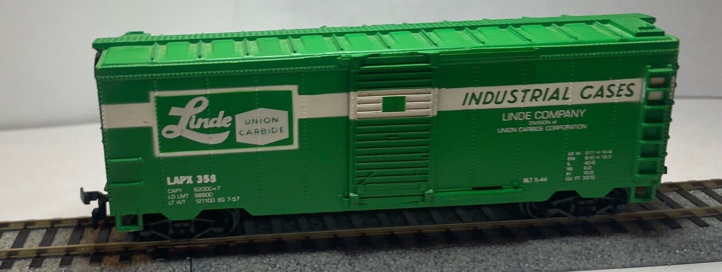 HO Scale Life-Like 8475 Linde Boxcar #LAPX358