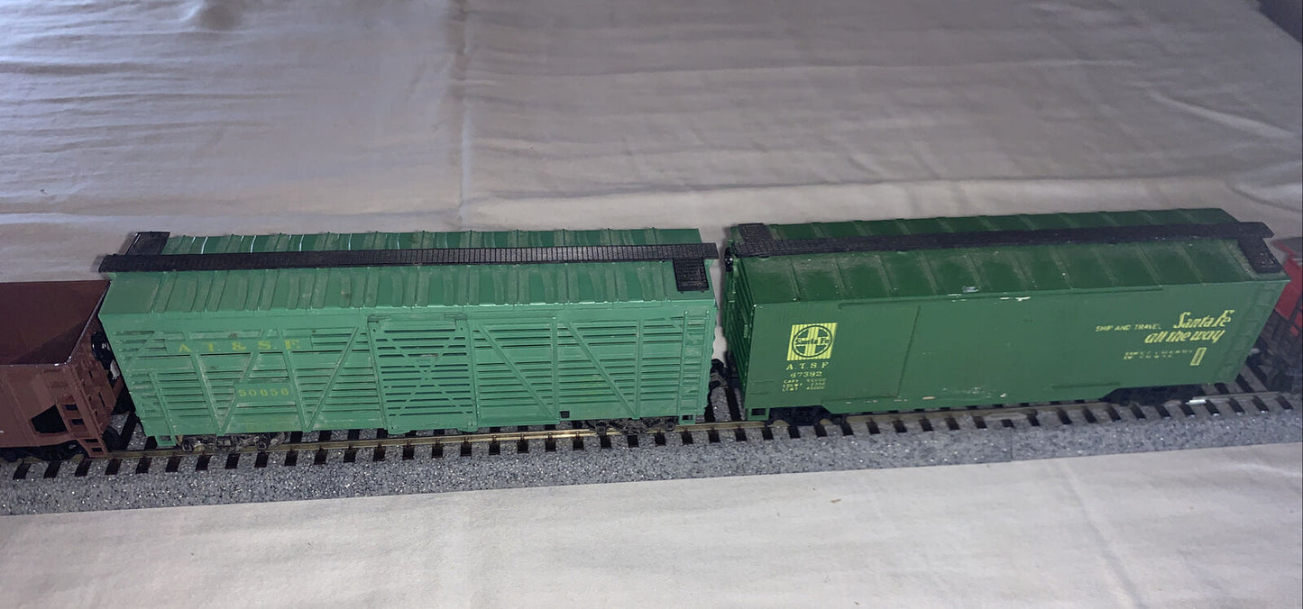 🚂 HO Scale Santa Fe 4 Car Set! Box Car, Stock Car, Hopper & Work Cars. C3-C7