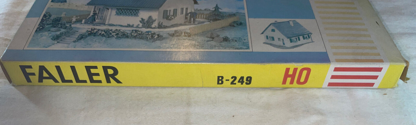 🚂 HO Scale Faller B-249 Suburban Chalet. New In Original Box!!