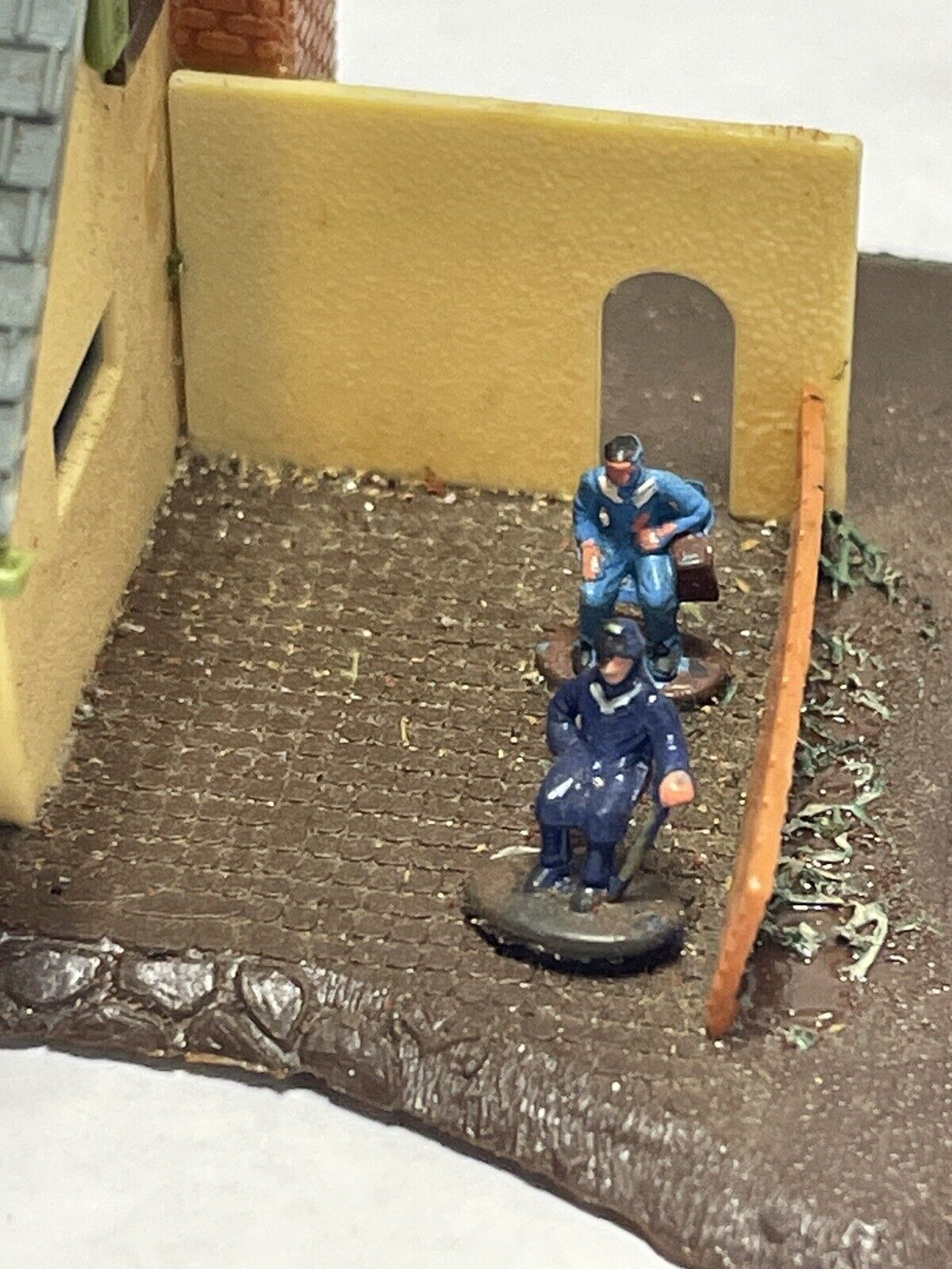 N Scale Chalet Built Up. C-5 Good Condition