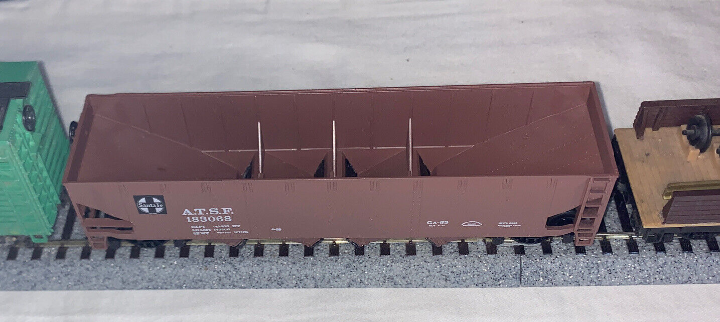 🚂 HO Scale Santa Fe 4 Car Set! Box Car, Stock Car, Hopper & Work Cars. C3-C7