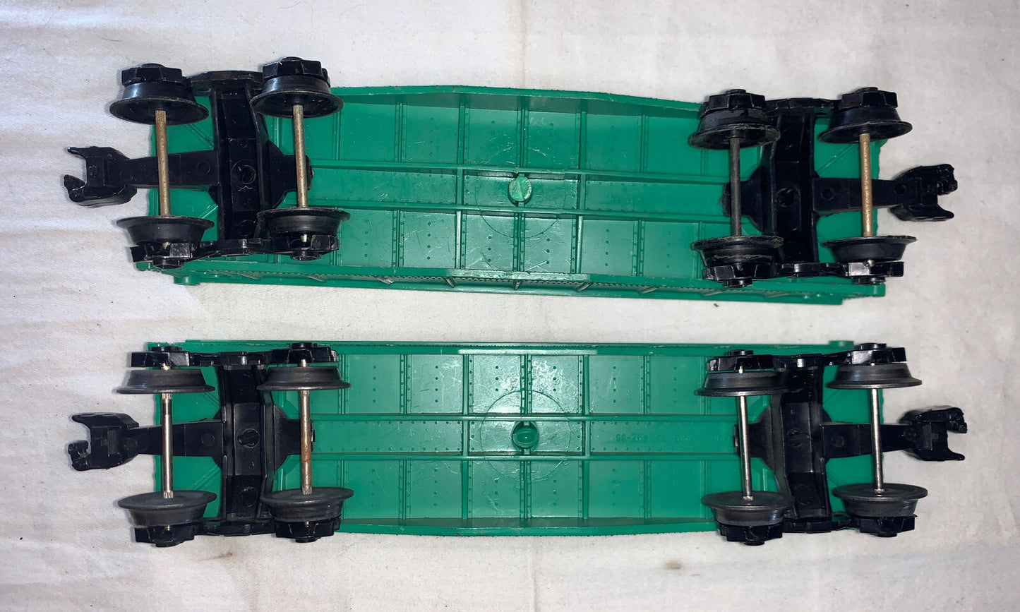 🚂 2 Lionel 9033 Penn Central Short Gondolas, Green. C-6 Very Good. TESTED!