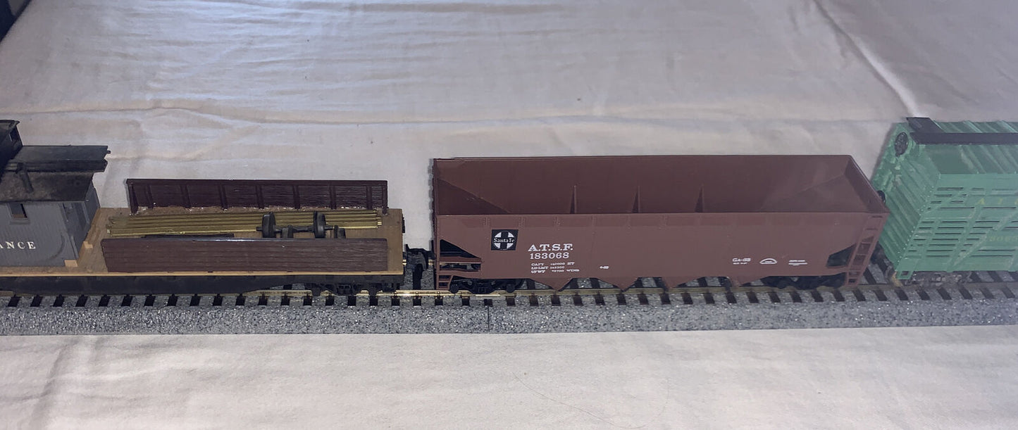 🚂 HO Scale Santa Fe 4 Car Set! Box Car, Stock Car, Hopper & Work Cars. C3-C7