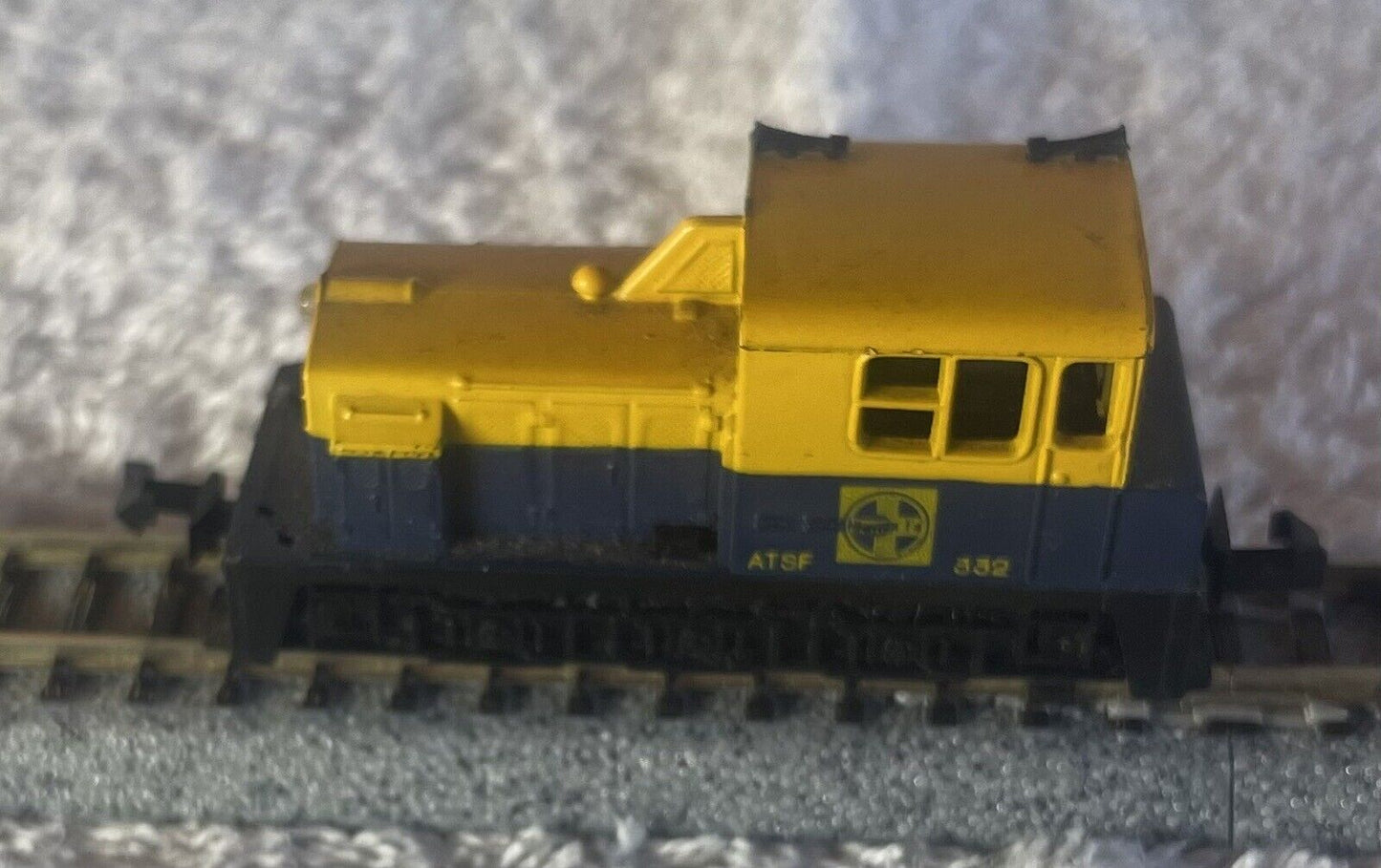 N Scale Atlas 2161 ATSF WDT Switcher #332. C-6 Runs OK. Serviced/Tested!