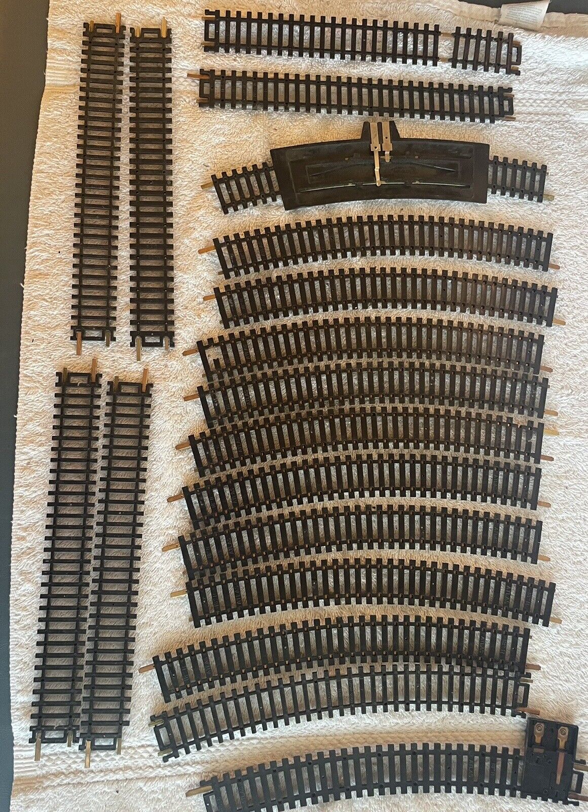 Mixed Lot Of 18 HO TrainTracks 6X9" Straight 12X18"R Curve - Used