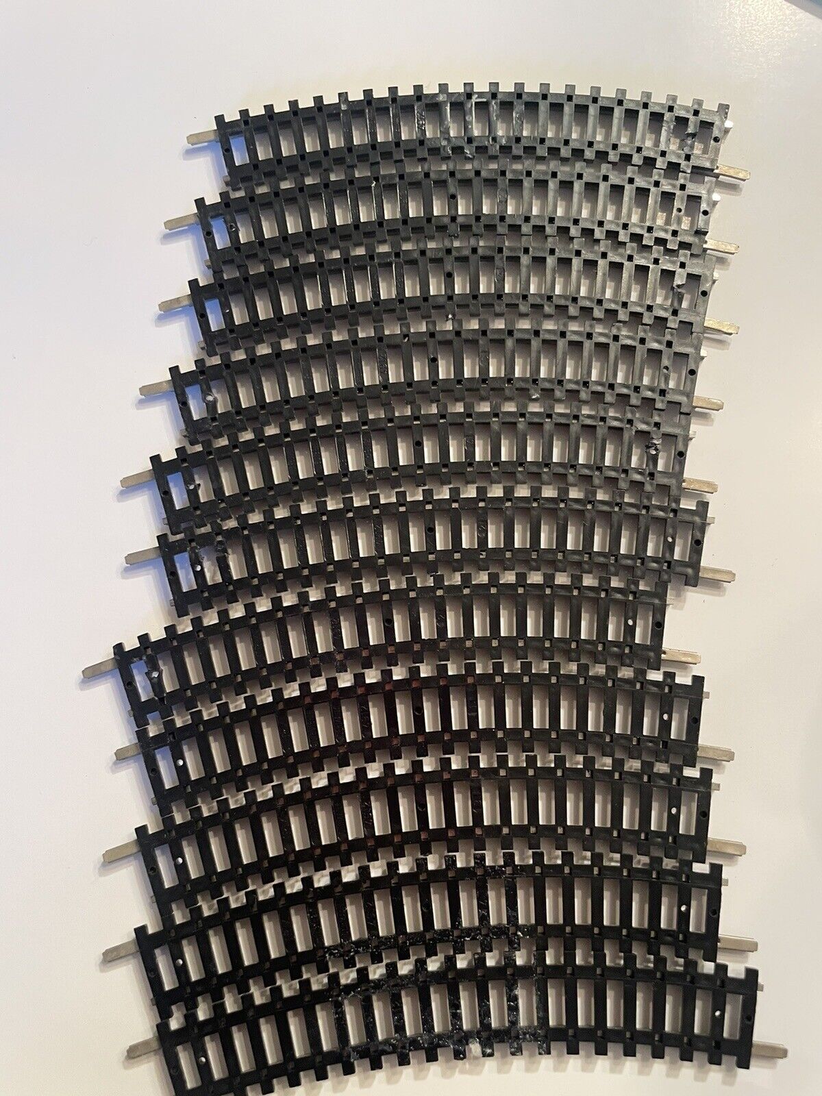 N Scale TRIX 4912 9 3/4" Radius 11 Pieces Curved Track C-6 Very Good Condition