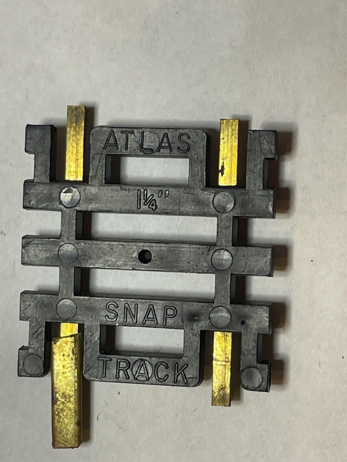 HO Scale Atlas 1 1/4" Straight Brass Snap Track (Sold by the piece) C-6 VG
