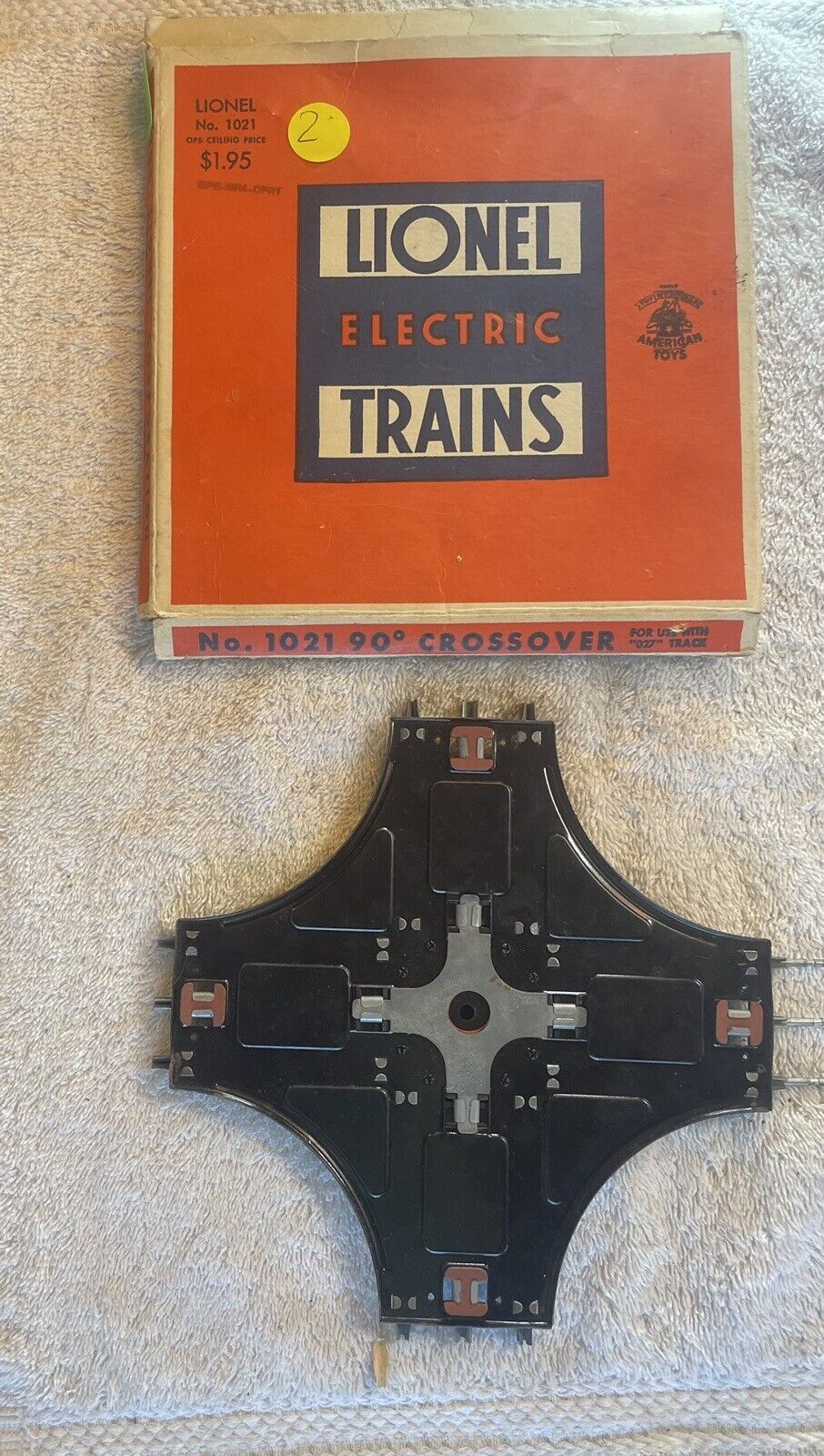 Lionel 1021 90 Degree Crossover in OB. Very Good Condition.