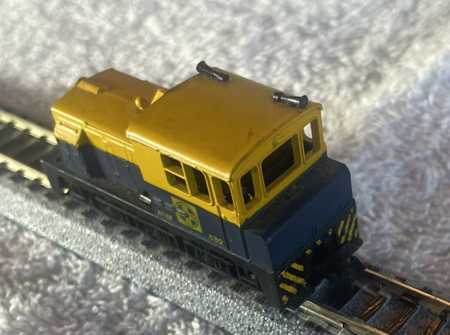 N Scale Atlas 2161 ATSF WDT Switcher #332. C-6 Runs OK. Serviced/Tested!
