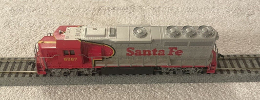 Bachmann HO Scale 6067 ATSF Santa Fe EMD GP 40 Diesel Locomotive - 63502