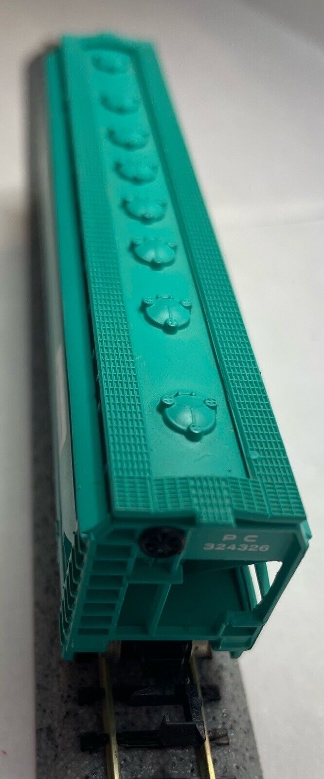 N Scale Bachmann 5526 Penn Central PC Covered Hopper #324326 4-Bay Centerflow C7