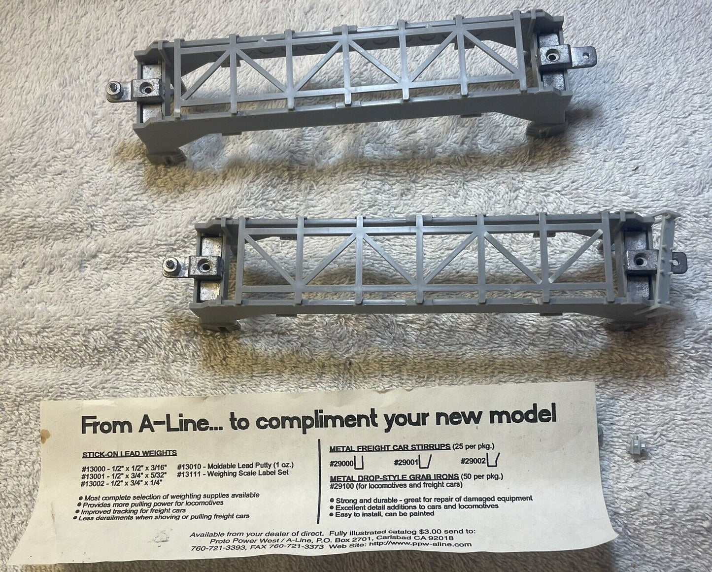 HO Scale Gunderson #27103 Container Car Kits. Unsure if Complete. Sold AS-IS