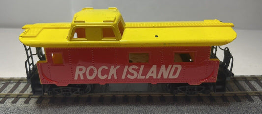 HO Scale TYCO 327-10 Rock Island Caboose - missing chimney