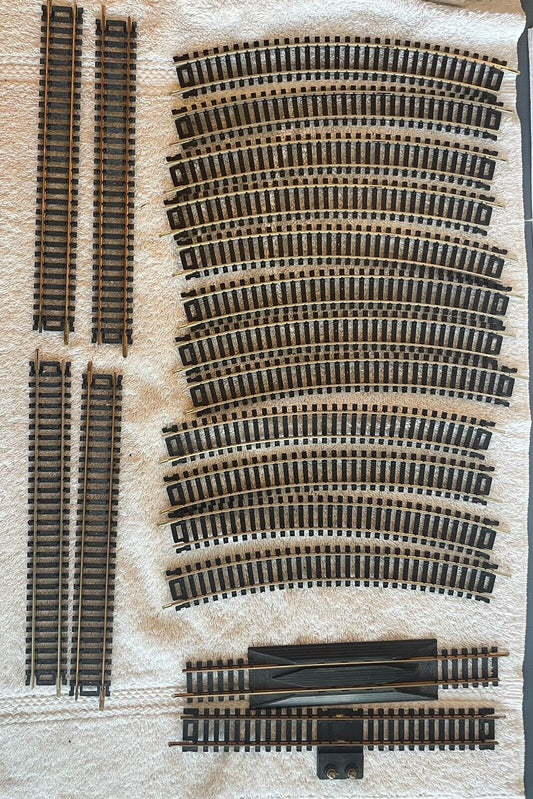 Lot 18 Atlas HO Scale Brass Rail Snap Track 18" R /9" Terminal/Rerailer