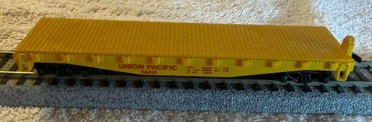 HO Scale AHM ROCO Union Pacific Flat Car #28413 C-5 Good Condition