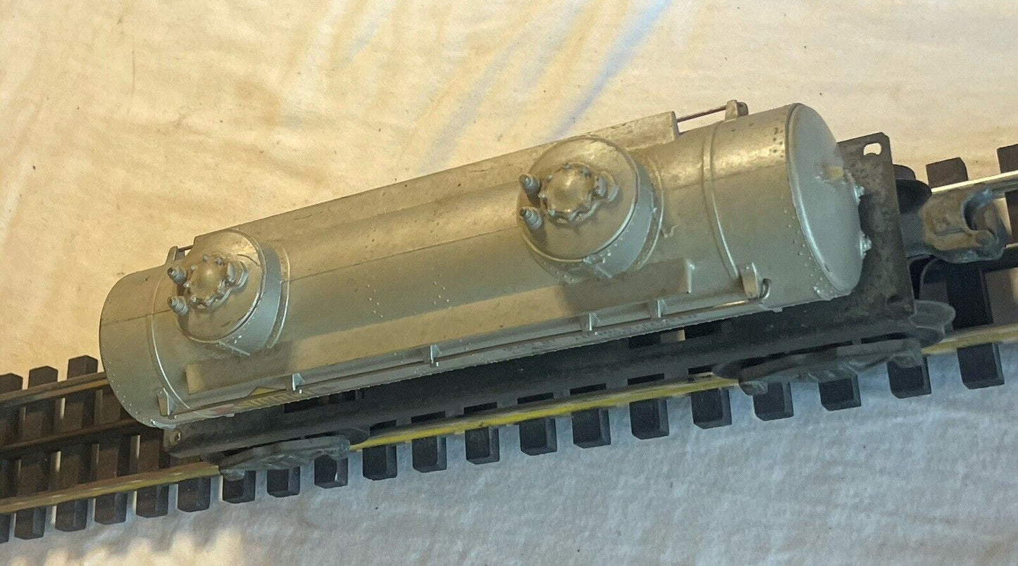 🚂Lionel 6465 Sunoco Tank Car, Silver. C-5 Good Condition Tested
