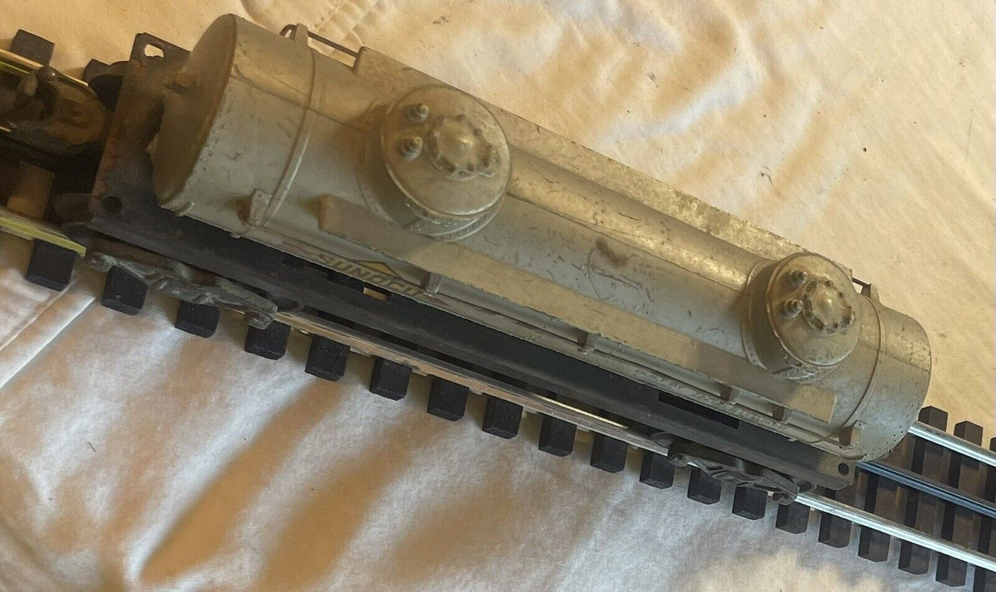 🚂Lionel 6465 Sunoco Tank Car, Silver. C-5 Good Condition Tested