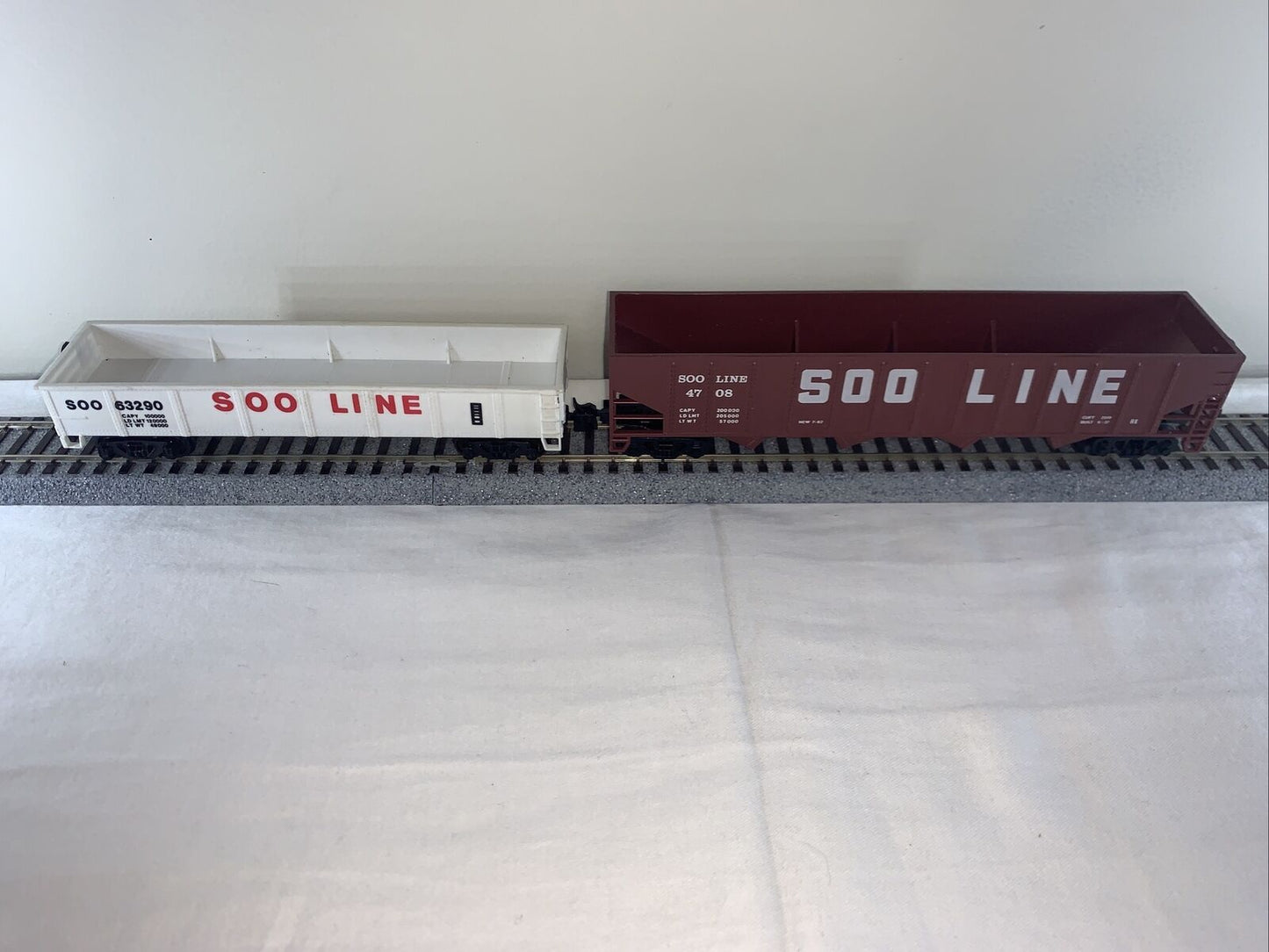 🚂 Set of 2 HO Scale SOO LINE Cars. 1 BNIB Mehano Hopper & 1 C6 Bachmann Gondola