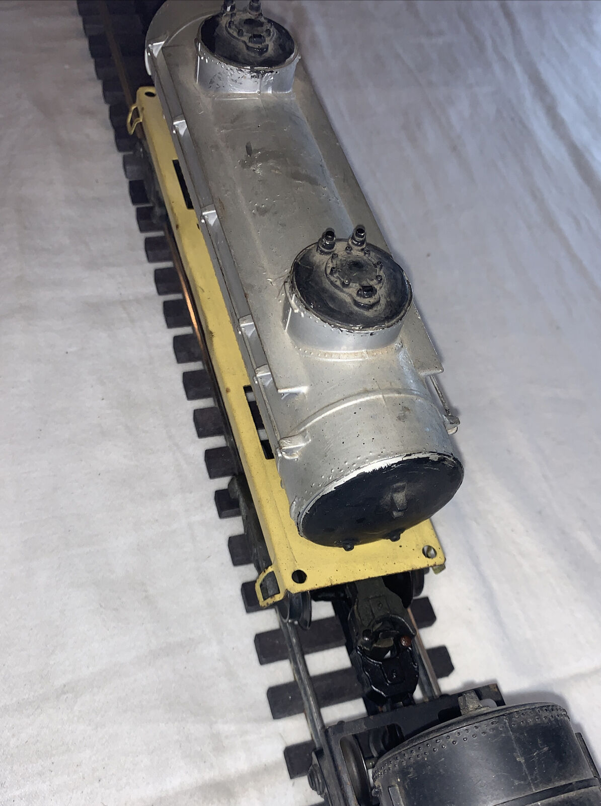 🚂 Lionel 6465 & 6025 Tank Cars. Black & Silver. C-5 Good. Serviced / Tested.