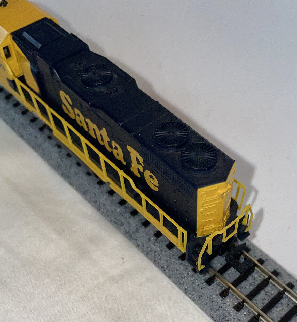 N Scale Life-Like 7843 Santa Fe GP38-2 #3500 Tested! Excellent Condition C-7!