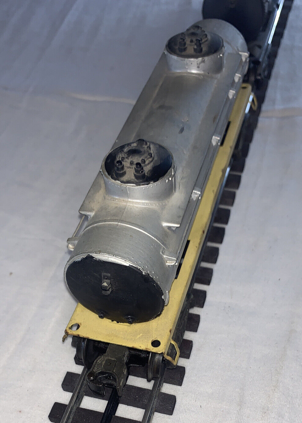 🚂 Lionel 6465 & 6025 Tank Cars. Black & Silver. C-5 Good. Serviced / Tested.