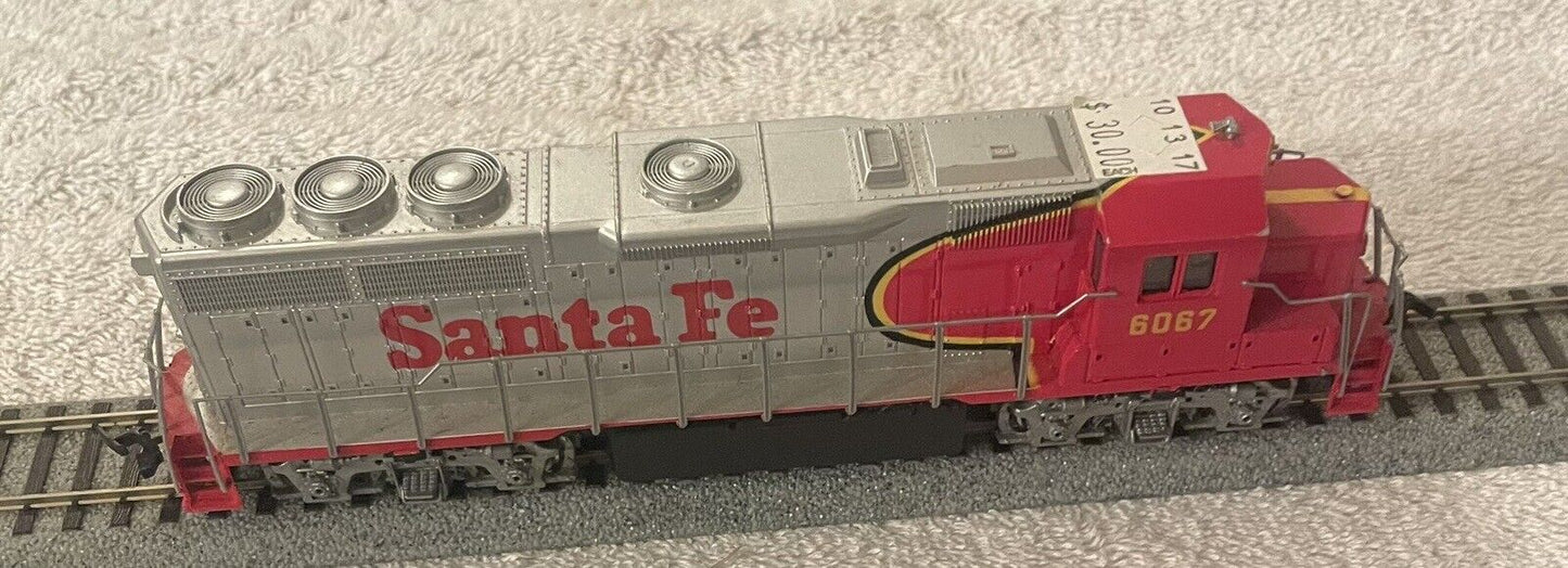 Bachmann HO Scale 6067 ATSF Santa Fe EMD GP 40 Diesel Locomotive - 63502