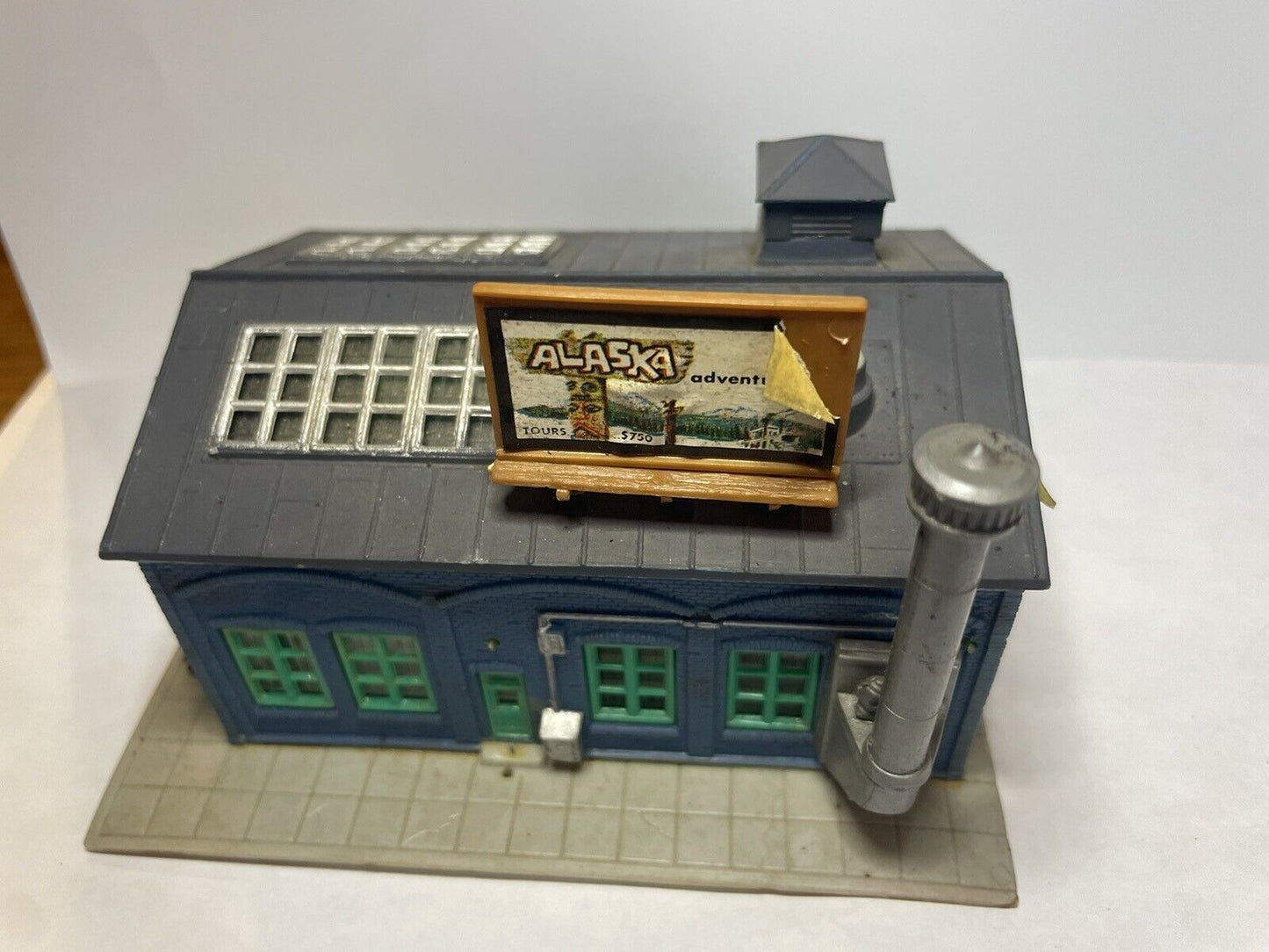 N Scale AHM 4803 One Story Factory C-5 Good Condition