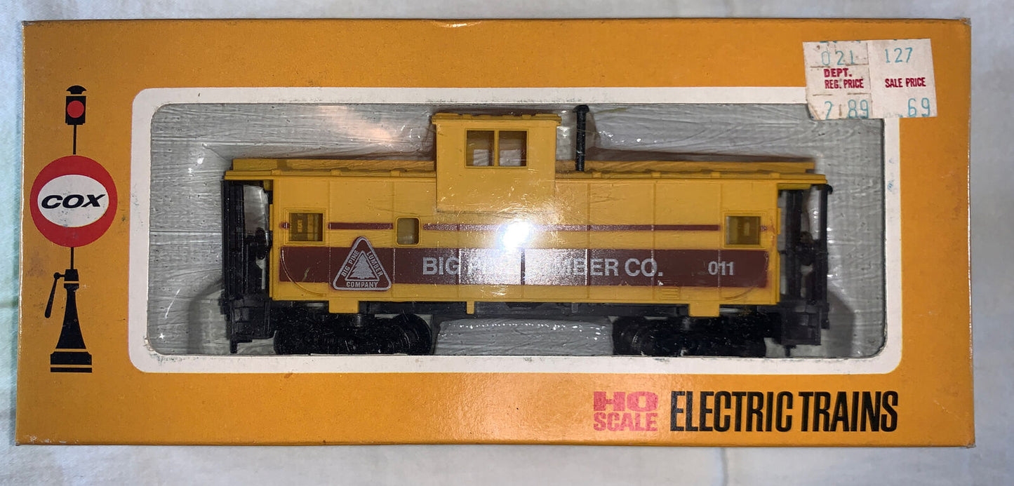 🚂 HO Scale Set of 5 Lumber Cars and 1 Lumber Truck. Various Brands/Conditions