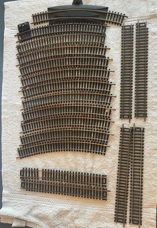 Mixed Lot Of 18 HO TrainTracks 6X9" Straight 12X18"R Curve -  Used