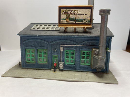 N Scale AHM 4803 One Story Factory C-5 Good Condition