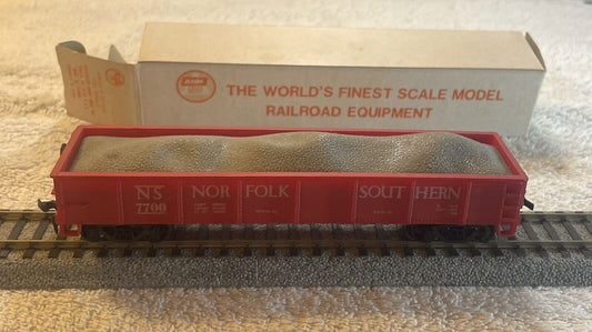 HO Scale AHM 5431-04 Norfolk & Southern Steel Gondola. C-6 VG in OB