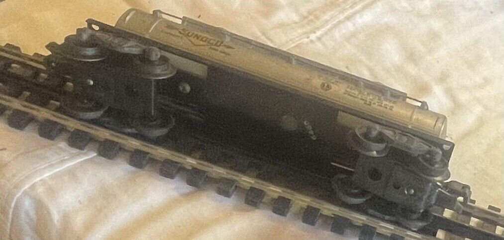 🚂Lionel 6465 Sunoco Tank Car, Silver. C-5 Good Condition Tested